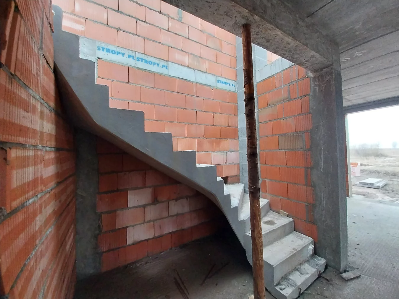 Montaż schodów żelbetowych prefabrykowanych